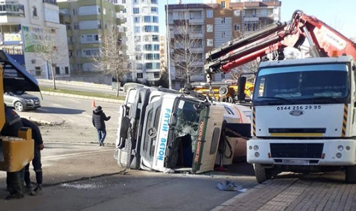 Şanlıurfa'da beton mikseri devrildi! 1 yaralı