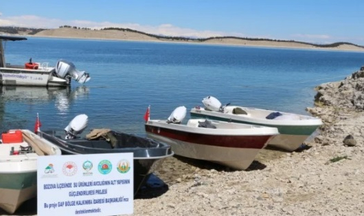 Bozova'da balıkçılara tekne verildi